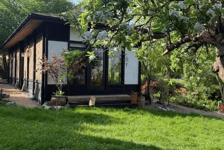 1 Bed Cottage in South Green log cabin exterior in Kent