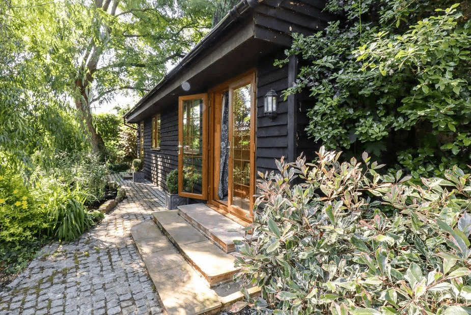 Willow Cottage log cabin exterior in Kent