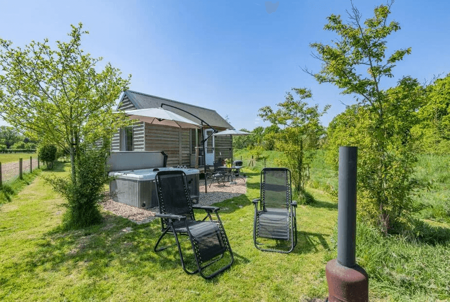 1 Bed Lodge in Biddenden log cabin exterior in Kent