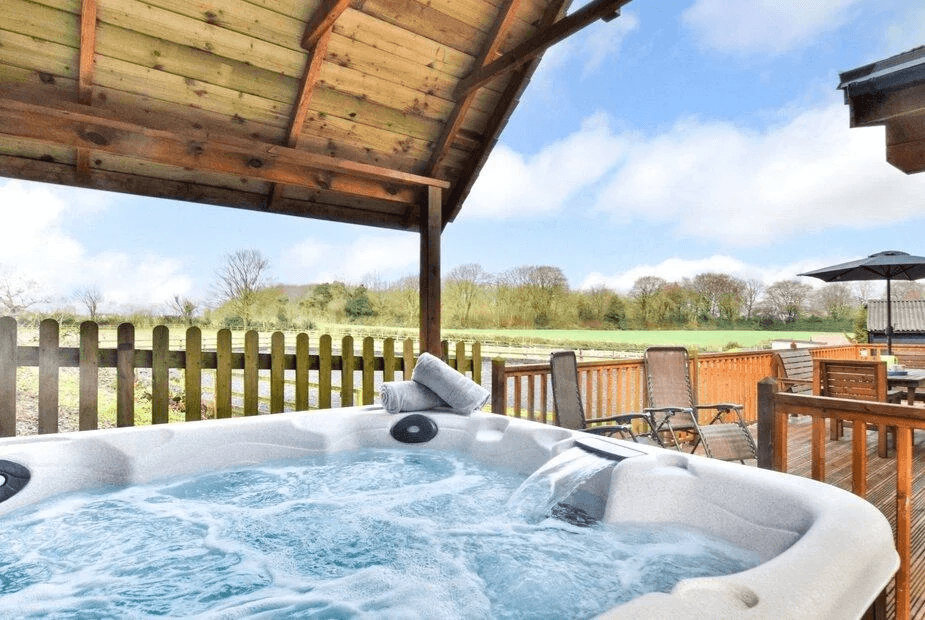 3 Bed Lodge in Lenham log cabin exterior in Kent