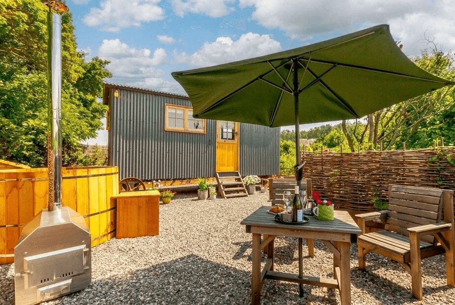 1 Bed Lodge in Chillenden log cabin exterior in Kent