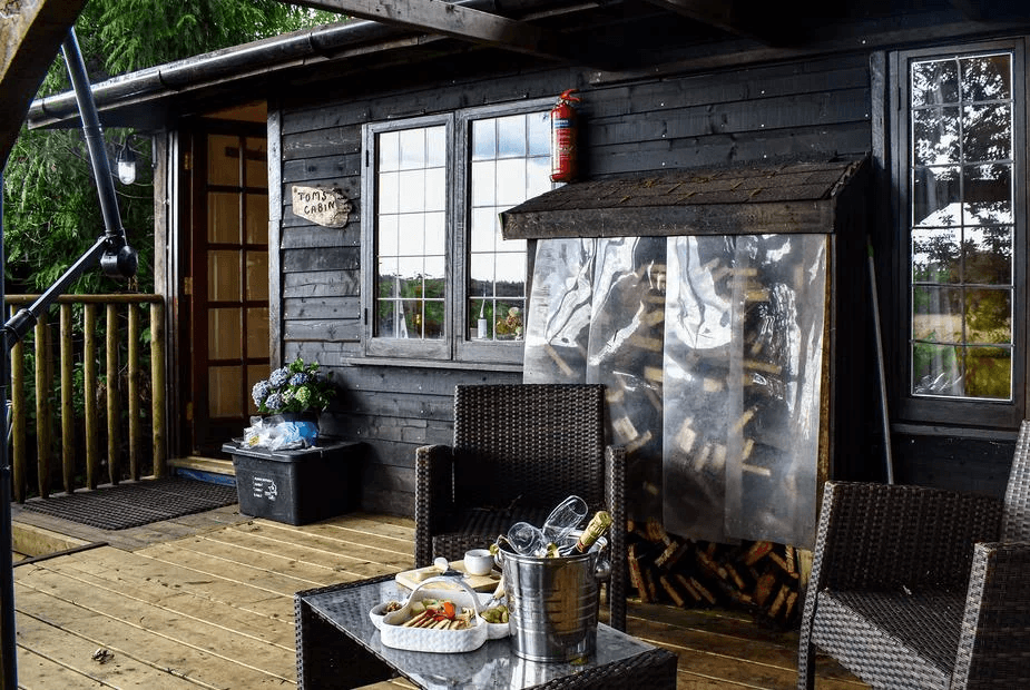 Toms Cabin log cabin exterior in Kent