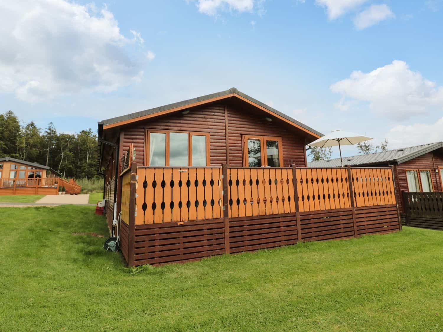 Hillside View lodge with wraparound veranda overlooking Percy Woods golf course