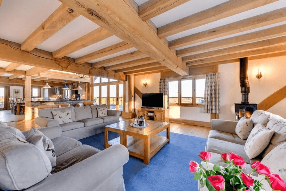 Private hot tub at 6 Bed Cottage in Tenterden