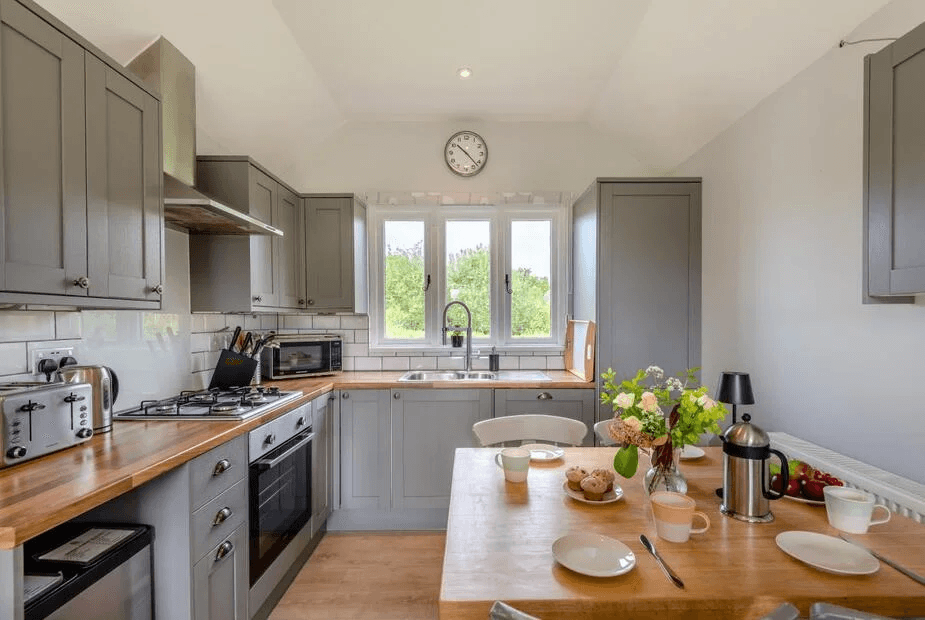 Private hot tub at 2 Bed Lodge in Biddenden