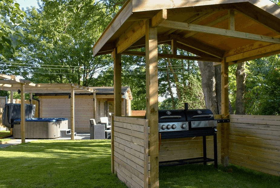 Private hot tub at Poppy Lodge