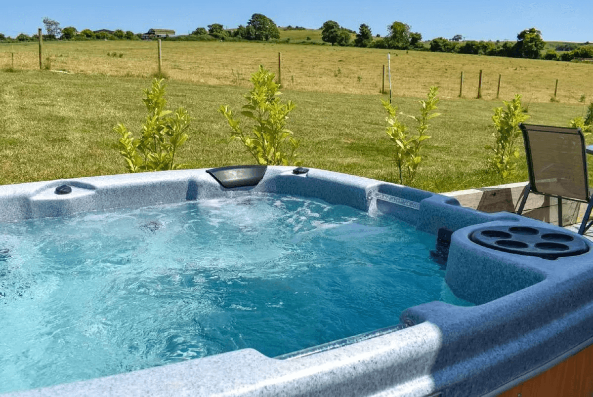 Hot tub with stargazing views at Whitey Top Country Lodge
