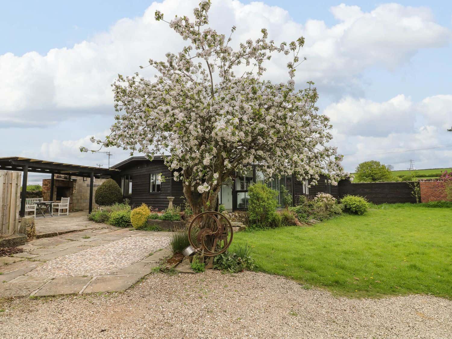 The Lodge At Wildersley Farm log cabin with panoramic Peak District views near Belper